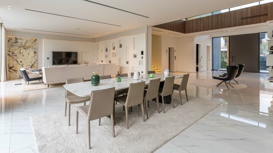 Stunning villa in Emerald Hills with spacious layout, picture 2