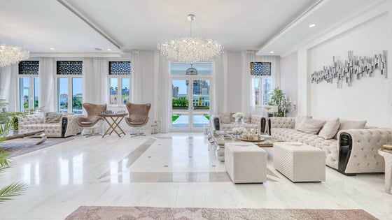 Furnished villa in Palm Jumeirah with private pool, picture 1