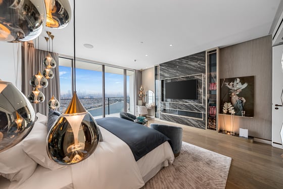 Extraordinary Turnkey Luxury with Iconic Views, picture 2