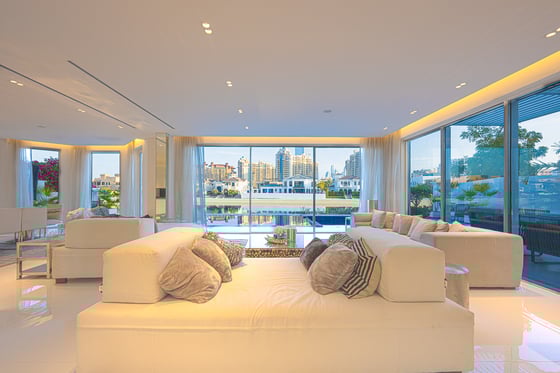 Renovated 6BR Modern Villa I Beachfront I Furnished, picture 1
