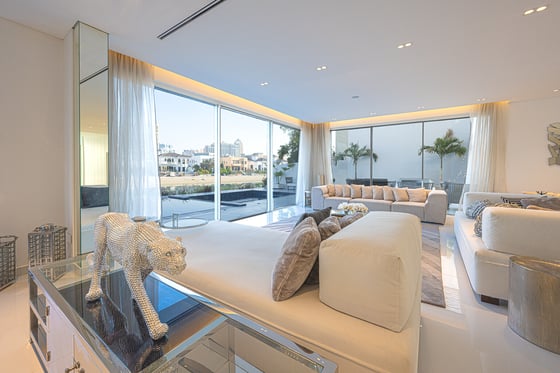 Renovated 6BR Modern Villa I Beachfront I Furnished, picture 7