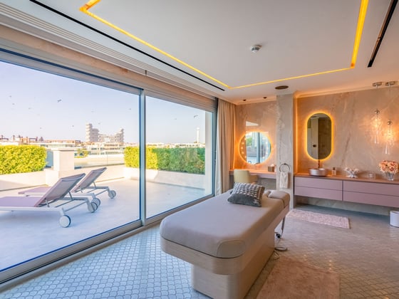 The Palm Jumeirah's Most Luxurious Beach Villa, picture 15