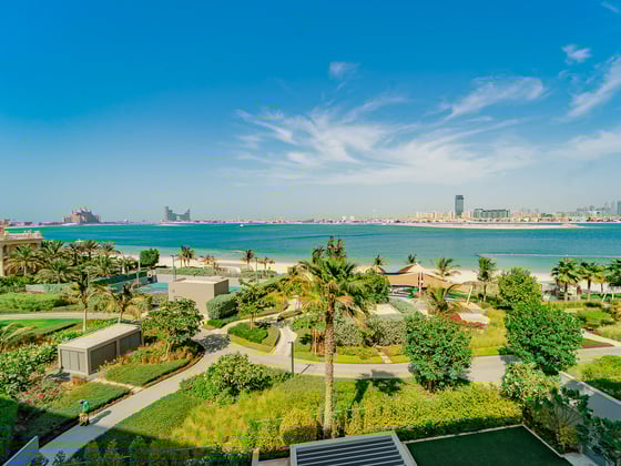 Exclusive | Palm and Beach View I Brand new, picture 1