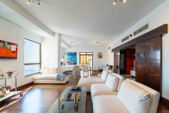Penthouse | Vacant | Upgraded and Spacious, picture 1