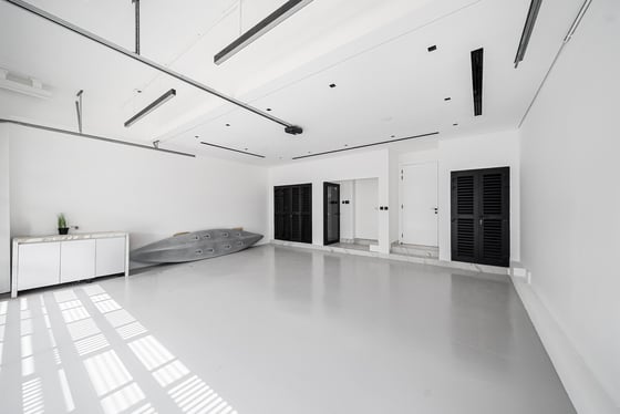 Extraordinary Fully Renovated Turnkey Beach Villa, picture 16