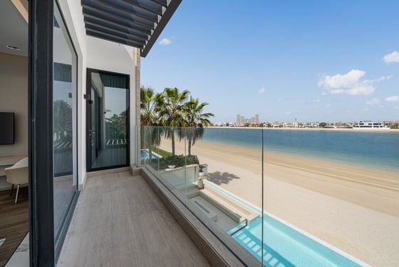 Extraordinary Fully Renovated Turnkey Beach Villa, picture 14