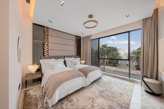 Extraordinary Fully Renovated Turnkey Beach Villa, picture 11