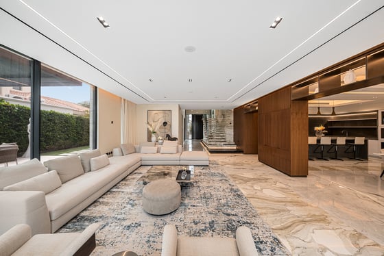 Extraordinary Fully Renovated Turnkey Beach Villa, picture 2