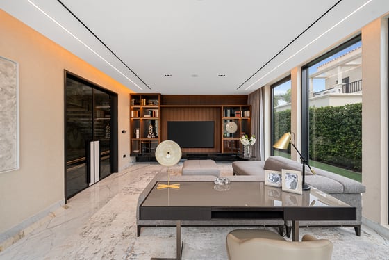 Extraordinary Fully Renovated Turnkey Beach Villa, picture 7