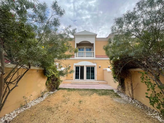 Vacant Now |Perfect Location| Immaculate , picture 1