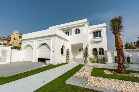 Furnished 4BR Villa I Renovated I Open Sea, picture 1