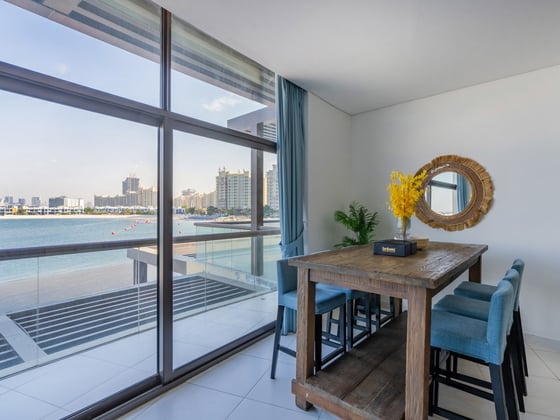 Waterfront Living with Beach Access on The Palm, picture 2