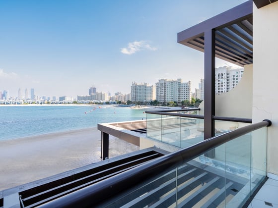 Waterfront Living with Beach Access on The Palm, picture 1