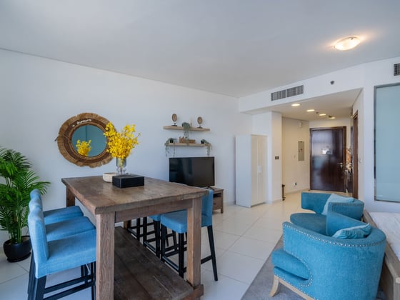 Waterfront Living with Beach Access on The Palm, picture 3
