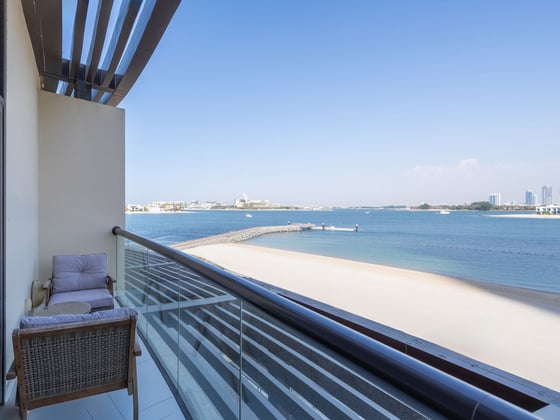 Waterfront Living with Beach Access on The Palm, picture 6
