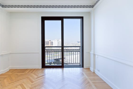 Unfurnished Unit | Amazing Creek View | High Floor, picture 1