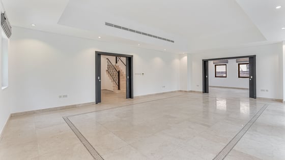 Corner unit villa in Al Furjan with spacious layout, picture 2
