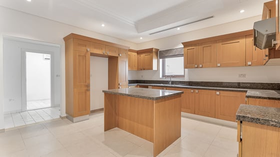 Corner unit villa in Al Furjan with spacious layout, picture 7