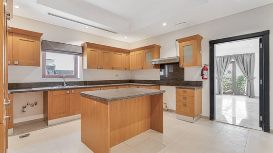Corner unit villa in Al Furjan with spacious layout, picture 6
