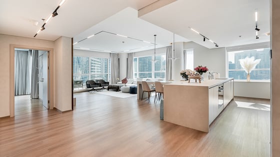 Luxury upgraded apartment in Dubai Marina with sea views, picture 1