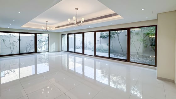 Spacious corner townhouse in Meydan with large plot, picture 1