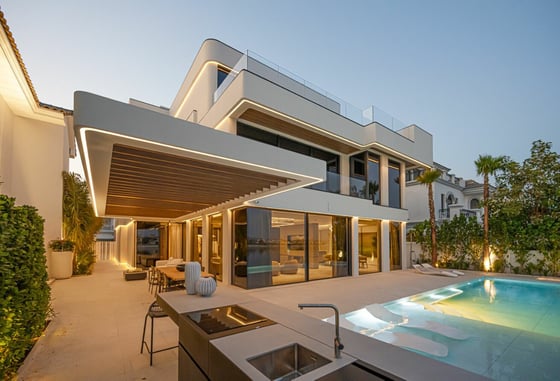 Custom Built 6BR Beachfront Villa I 3 Floors, picture 1