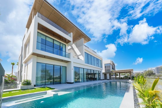 One-of-a-kind Luxury Mansion with Golf Course View, picture 1