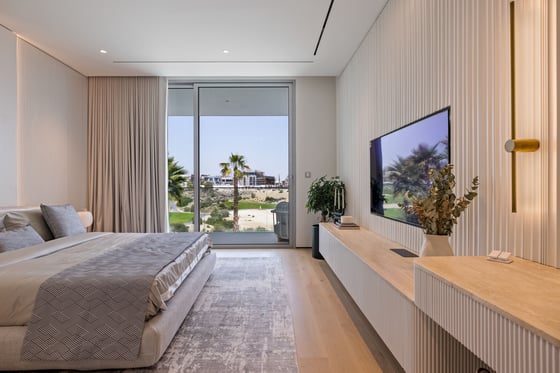 Lavish Golf Villa with Outdoor Gym and Jacuzzi, picture 7