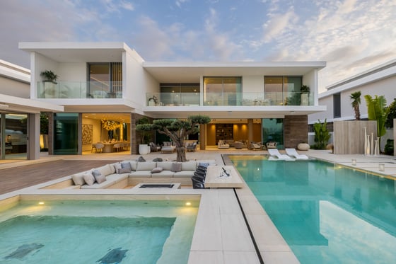 Lavish Golf Villa with Outdoor Gym and Jacuzzi, picture 2