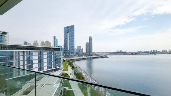 Opulent apartment in Bluewaters with panoramic sea view, picture 1