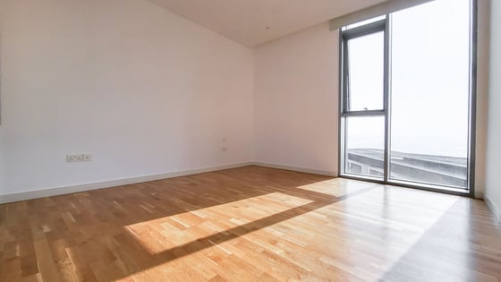 Opulent apartment in Bluewaters with panoramic sea view, picture 2