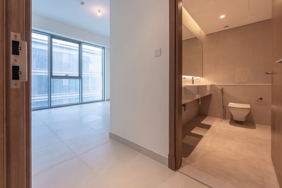 Canal Front | Luxurious Living | Prime Location, picture 7