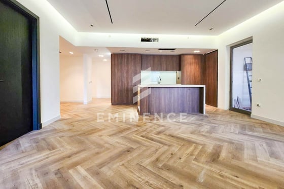 Upgraded | Marina Views | Vacant, picture 1