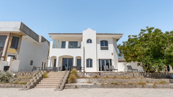 Fully upgraded villa in Palm Jumeirah with private pool, picture 1