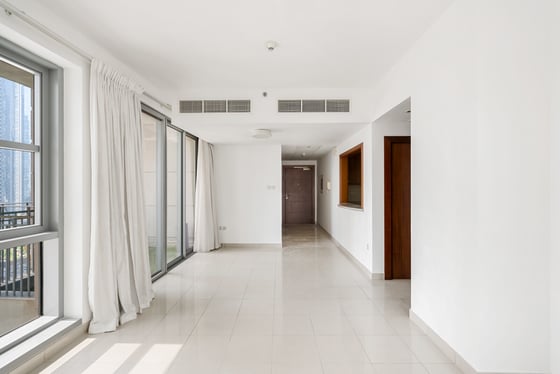 Prime Location | Unfurnished | Spacious Layout, picture 1
