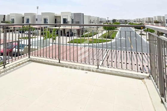 Single Row | Ready To Move In | Terrace Unit, picture 1
