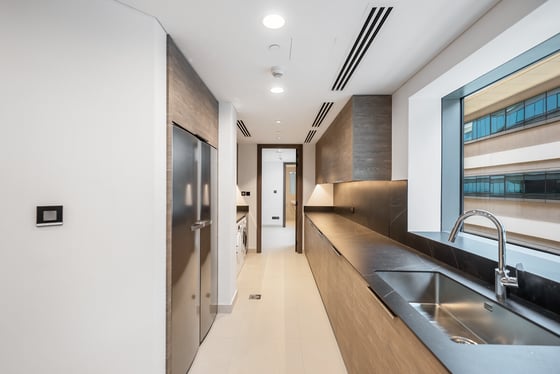 Brand New | High Floor | Palm and Skyline View, picture 3