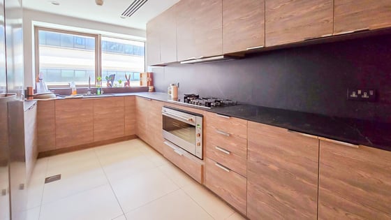 Furnished apartment in Palm Jumeirah with beach view, picture 13