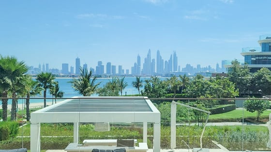 Furnished apartment in Palm Jumeirah with beach view, picture 1
