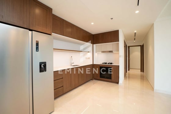Genuine Resale | Branded | Sea View, picture 7