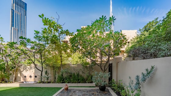 Luxury Garden Apartment with Iconic Burj Khalifa Backdrop, picture 3