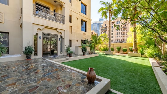 Luxury Garden Apartment with Iconic Burj Khalifa Backdrop, picture 2