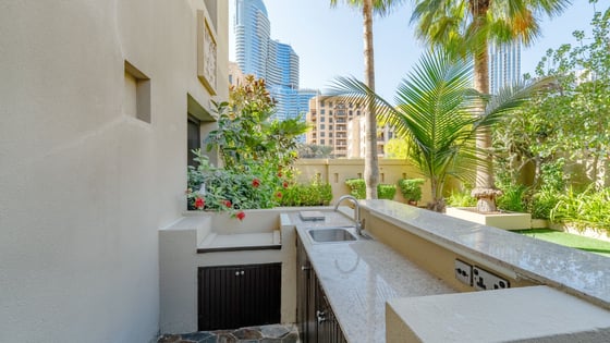 Luxury Garden Apartment with Iconic Burj Khalifa Backdrop, picture 6