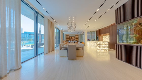 Unprecedented Palm Jumeirah Beachfront Villa, picture 2