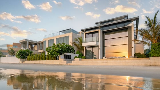 Stunning Minimalist Beachfront Villa on the Palm, picture 2