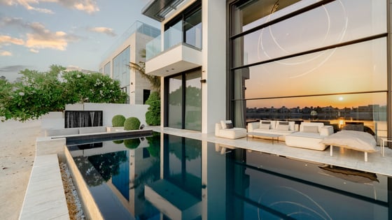Stunning Minimalist Beachfront Villa on the Palm, picture 3
