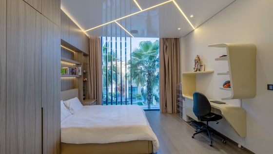 Stunning Minimalist Beachfront Villa on the Palm, picture 13