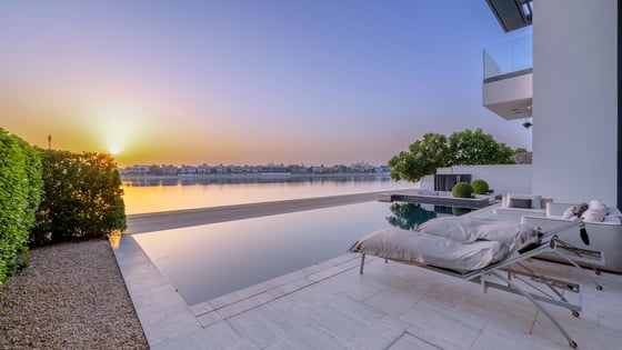 Stunning Minimalist Beachfront Villa on the Palm, picture 29