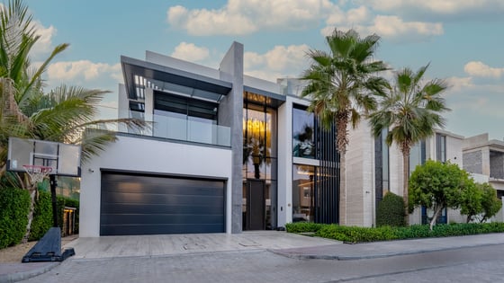 Stunning Minimalist Beachfront Villa on the Palm, picture 28