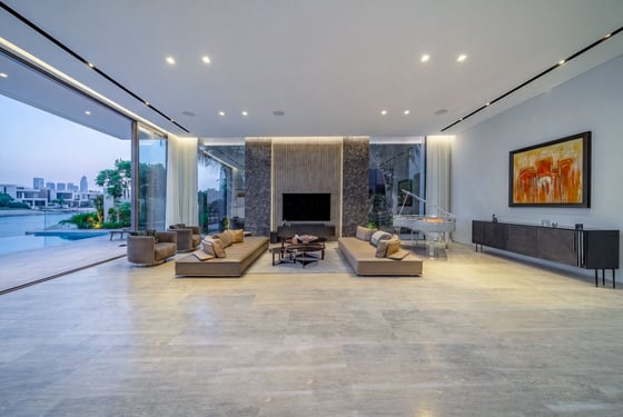 Stunning Minimalist Beachfront Villa on the Palm, picture 3